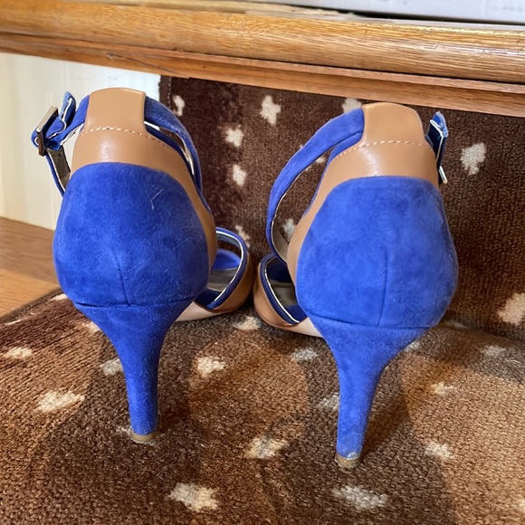 Calvin Klein ankle strap pumps in good used condition. Size 8.5 - Picture 4 of 5